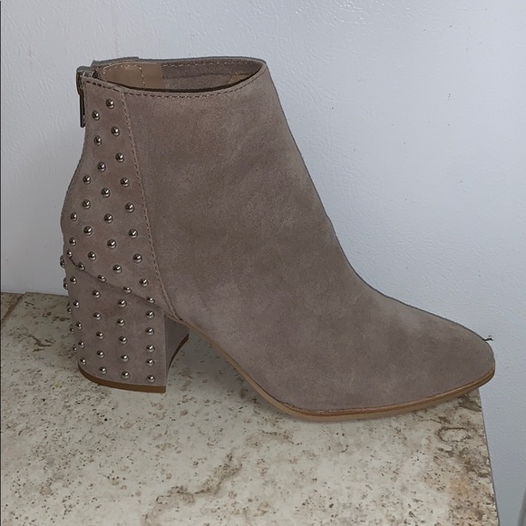 jillian bootie steve madden taupe